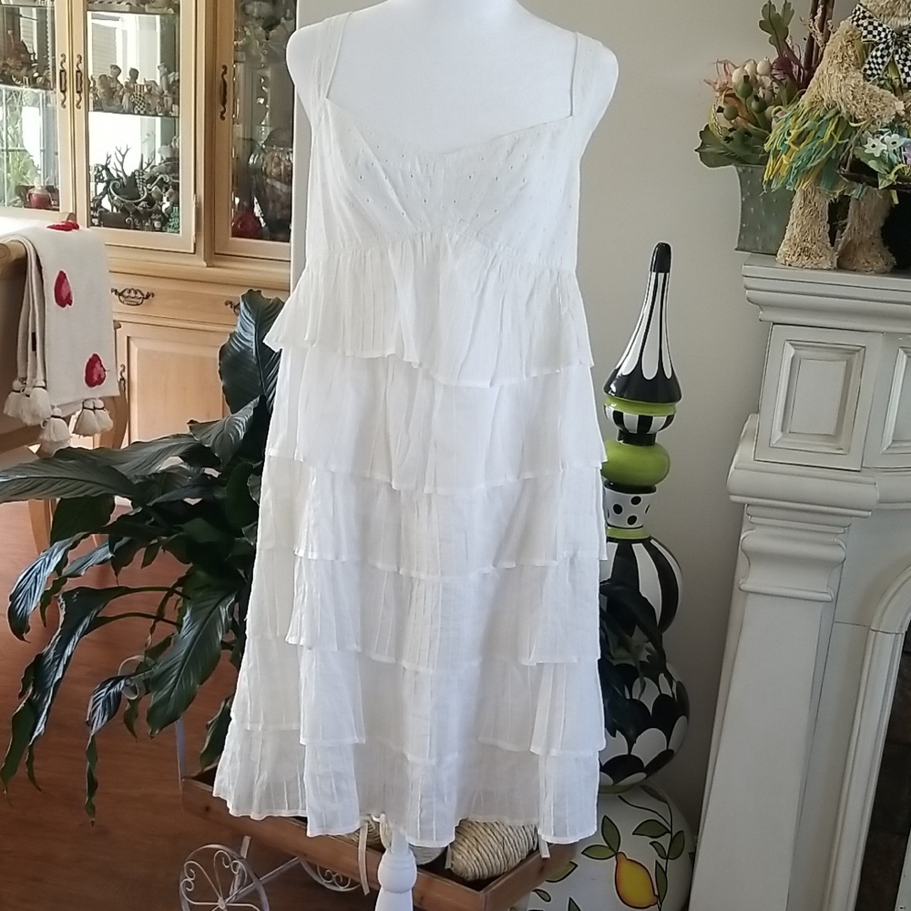 Cynthia Steffe Strapless White Tiered Dress